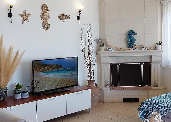 Amazing Beachfront Apartment In Hersonissos